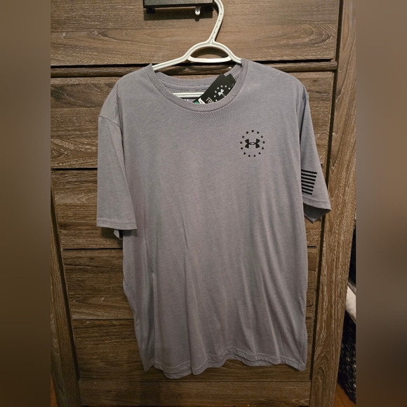 Under Armour Other - Under Armour Men's Gray T-Shirt
